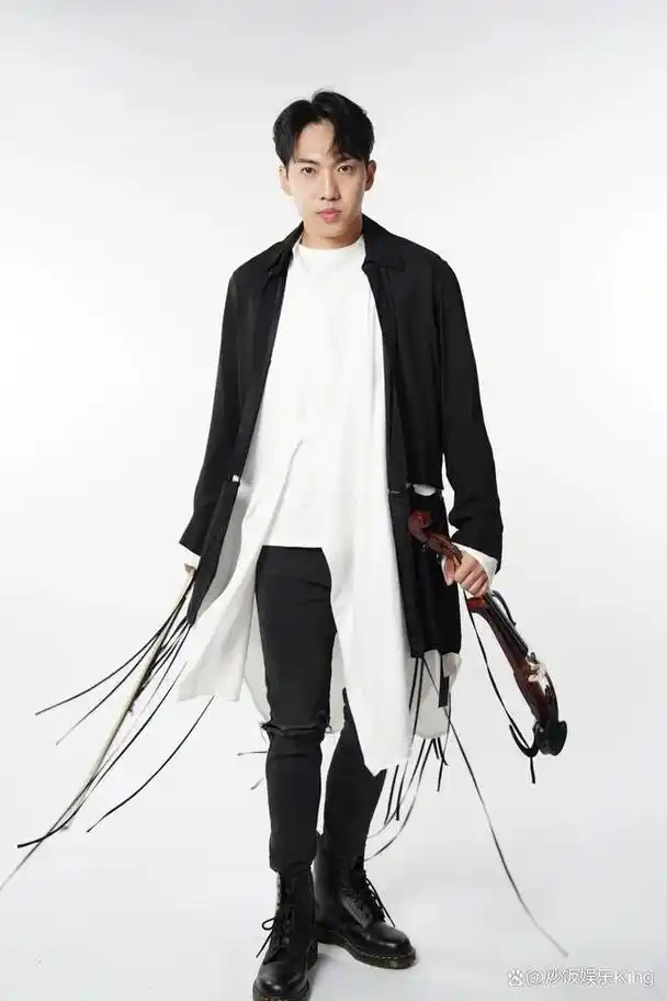 30岁知名男星自曝勾二嫂!曾与张惠妹,陈奕迅合作,长相帅气逼人