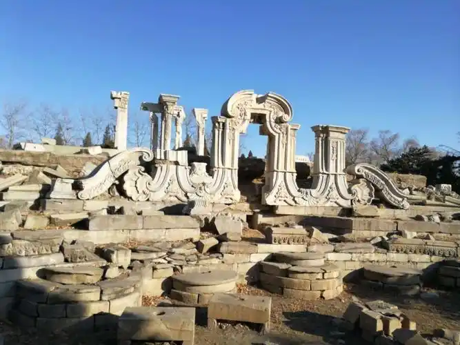 刘亚明全家在北京圆明园东门家中过大年