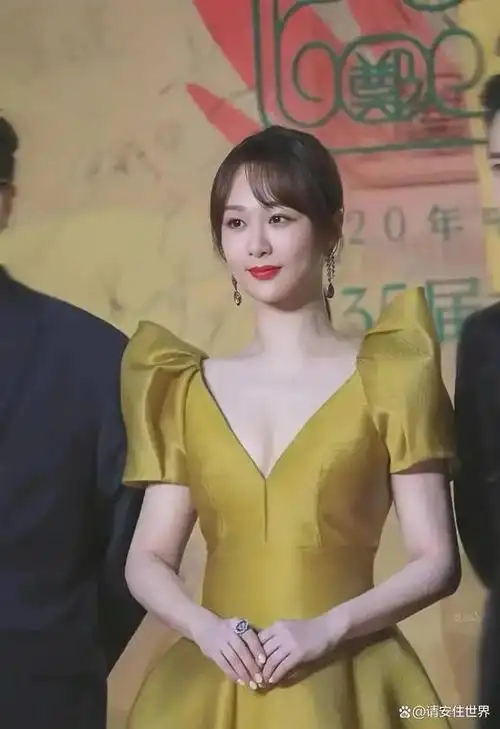 杨紫,这个名字现在已经成为很多人心中女神的代表.