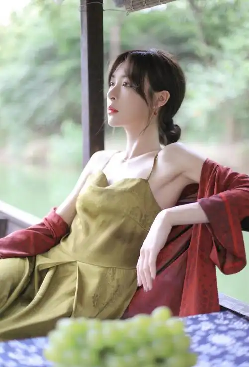 张语格夏末游湖写真