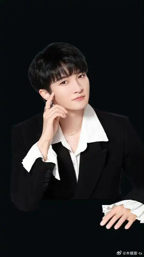 什么时候看都觉得好帅气!@卡布叻_周深