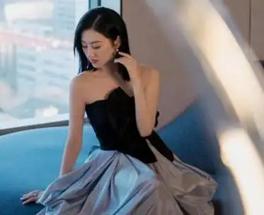 富贵花景甜被捧15年不红凭司藤逆袭变得更受欢迎了