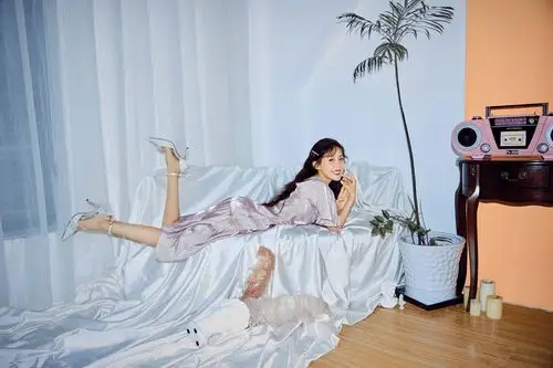 张墨锡生日写真曝光 流光复古慵懒浪漫