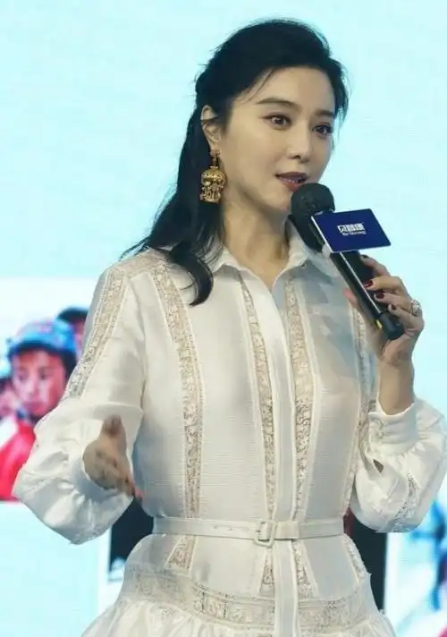 37岁范冰冰发福粉红色连衣裙都遮不住老态从女神变成大妈