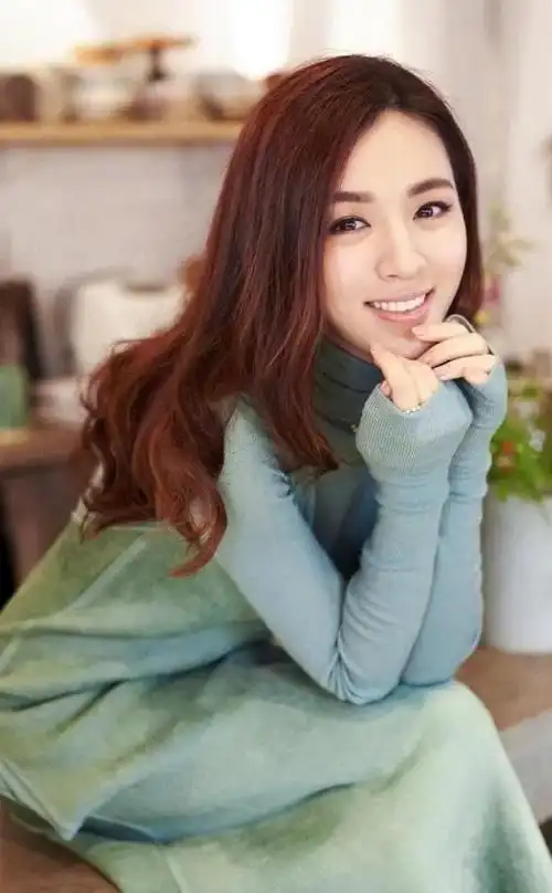 回顾王晓晨:被传与胡歌隐婚,为拍戏差点瘫痪,至今未婚风韵犹存