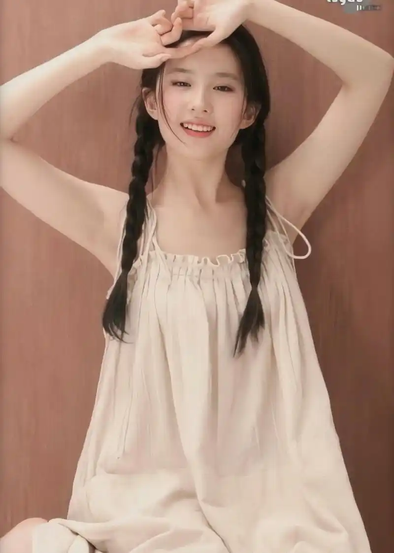 刘亦菲18岁青涩写真曝光,不食人间烟火的样子,完全就是直男女神