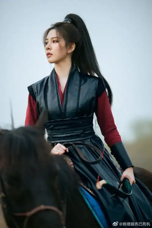 写真##宋妍霏古风侠女写真#宋妍霏古风写真有,是高马尾英气将军造型