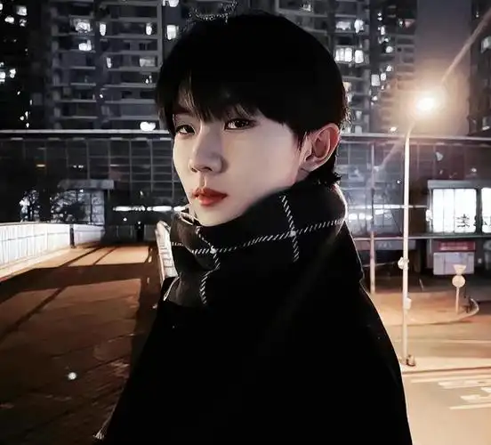 tnt马嘉祺出考场,跑姿被嘲像"贼",大v:复读百年也考不上浙大