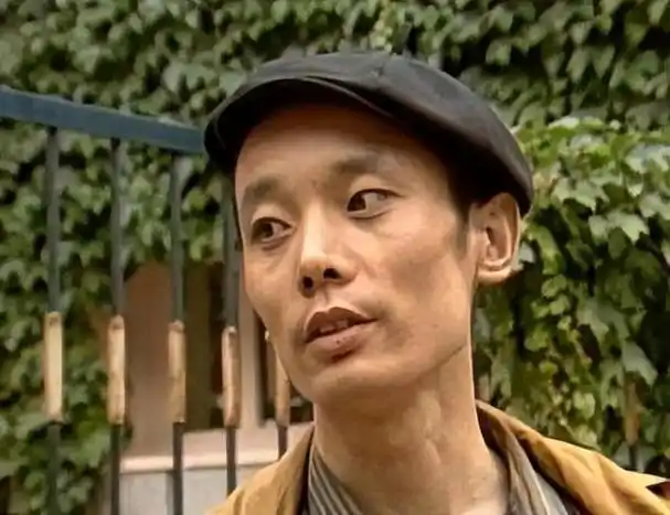 在考试的时候,葛优把自己的人生体验融入到了一段小品《喂猪》中,赢得