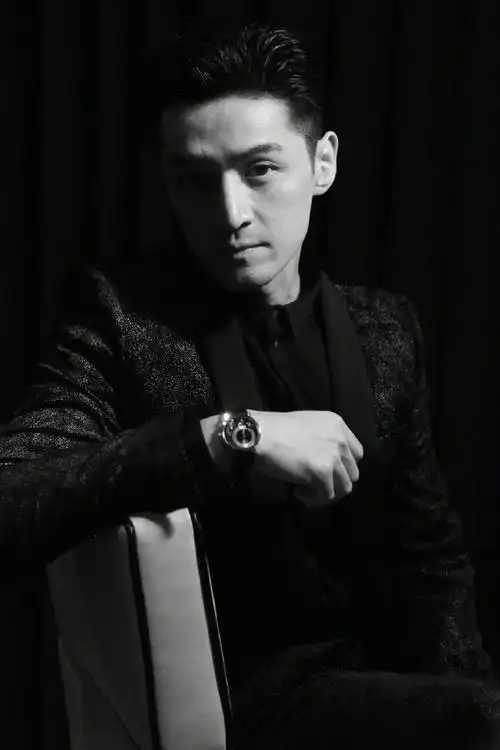 胡歌的写真照,性感帅气,你可以选一张做墙纸了