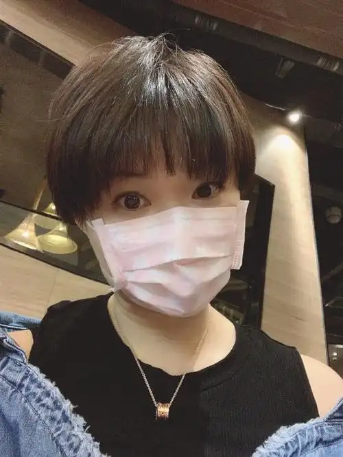 长发女生剪了一个铲青中性超短发,中长发图片,发型图片