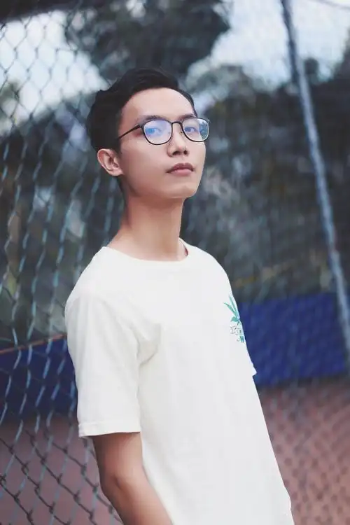 戴眼镜的男生|摄影|人像摄影|小丑皇莱克 - 原创作品 - 站酷 (zcool)