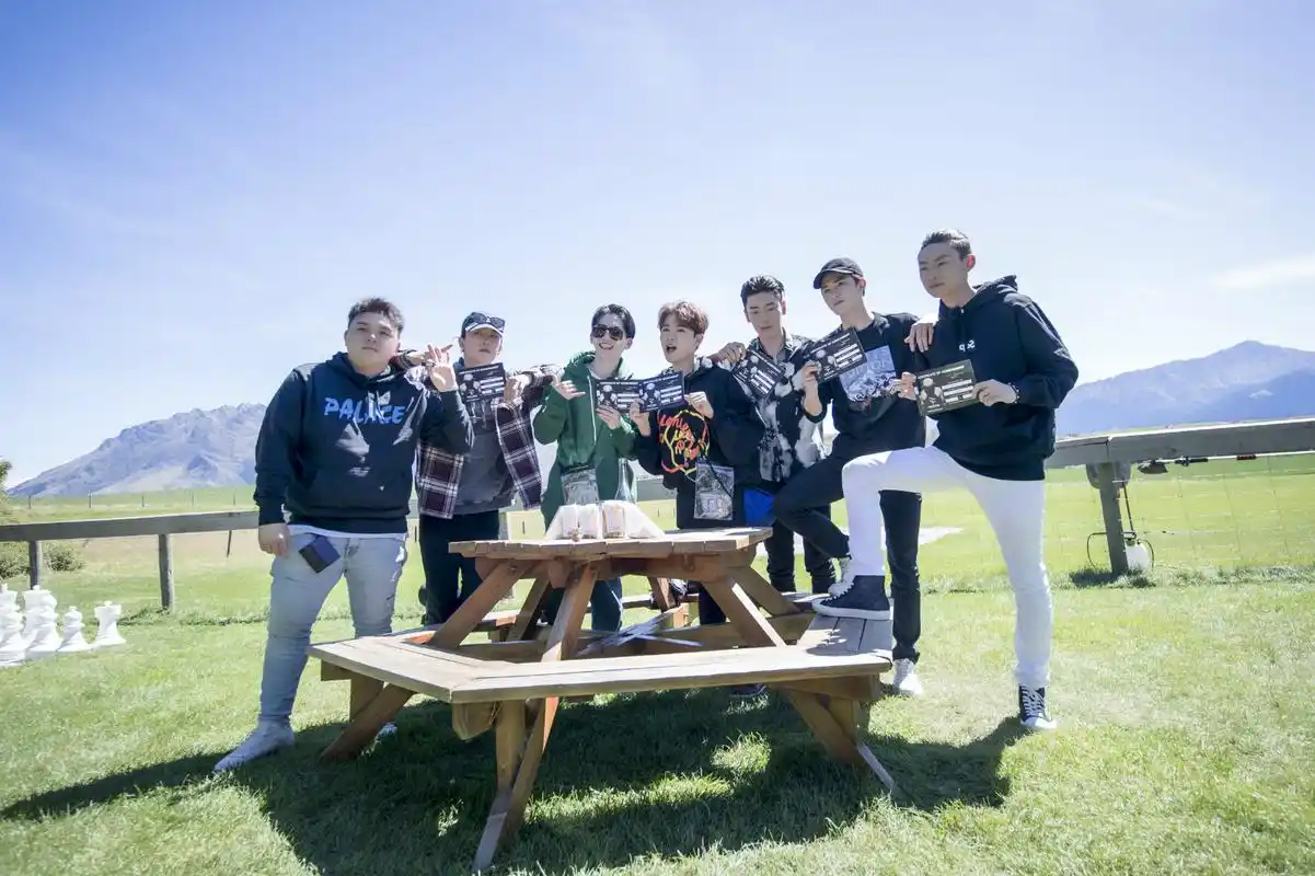 《青春的花路》动情收官 范丞丞哽咽感谢朱正廷:"你是很好的哥哥"