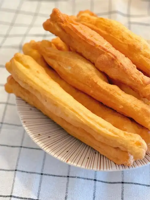 奶香油条金黄酥脆又蓬松的家庭版油条配方