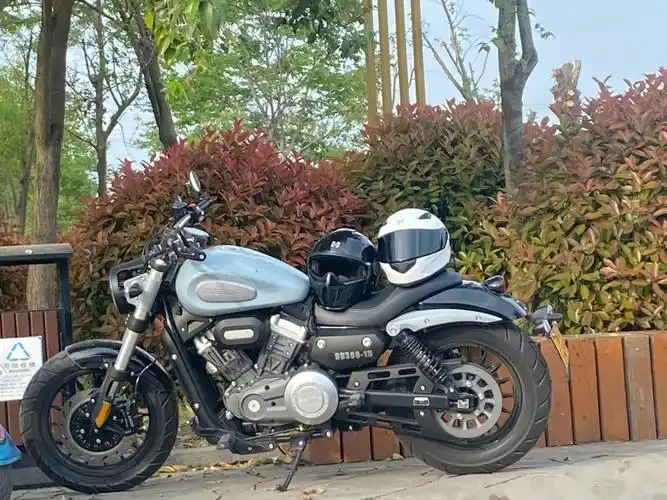 自骑奔达金吉拉300,水泥灰高配,2022年四月份上牌,车况良好,改装滑动