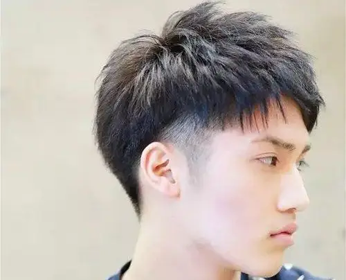 短刘海让男生发型保留更持久年轻态 让短刘海与男生头型契合度提升的6