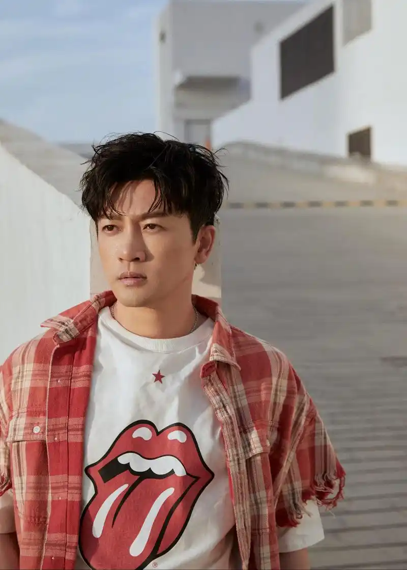 减肥成功的苏有朋颜值飙升45岁中年熟男摇身一变成帅气少年