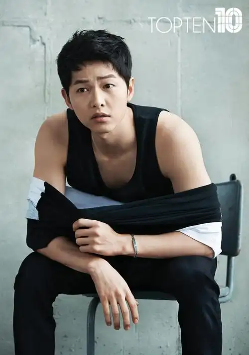 新的舔屏照来了!宋仲基拍画报露肉秀健硕身材