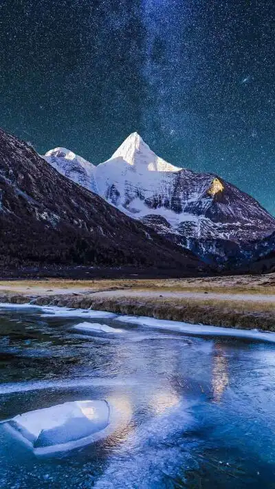 星空—华为杂志锁屏广袤的天际让夜晚的星空在这里完美呈现,满天的