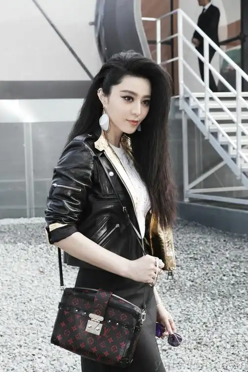 范冰冰亮相2015巴黎时装周黑金朋克酷范观秀