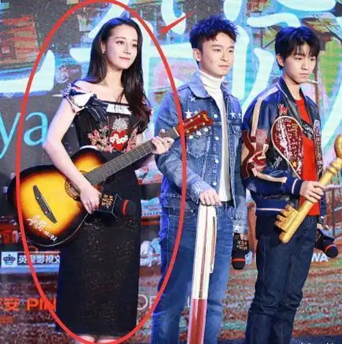 热巴越来越放得开了,包臀裙故意穿小一码,真是让人心动_王俊凯_赵丽颖