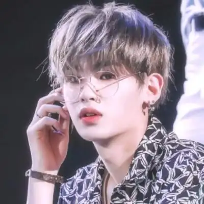 黄明昊奇妙的食光头像