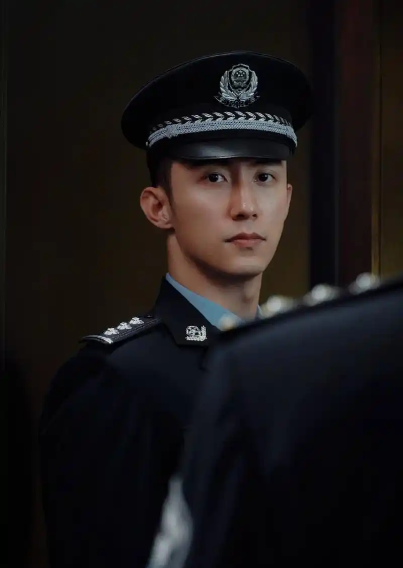 黄景瑜为中国人民警察大学录制了招生宣传片,作为常年在娱乐圈"服兵役