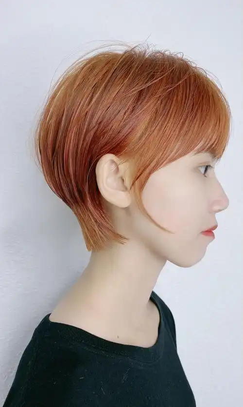 至于后脑勺扁平的女性,可以通过重量的堆积,增加头型的立体感