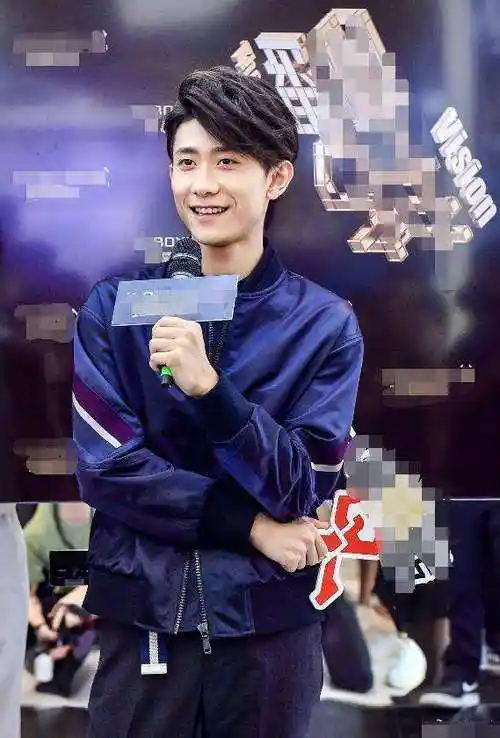 张一山三七分男生发型-发型侠