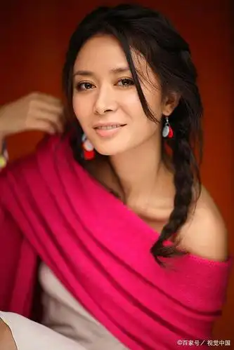 王挺没有向妻子讲述自己的过往,但她从公公那里知道了,便格外疼丈夫.