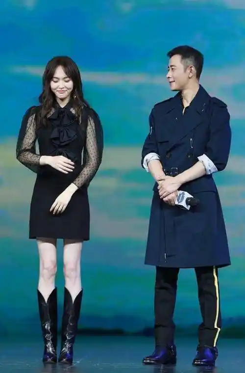 当初唐嫣在怀孕之际,便传出罗晋与助理亲密无间的传闻;甚至还有人在