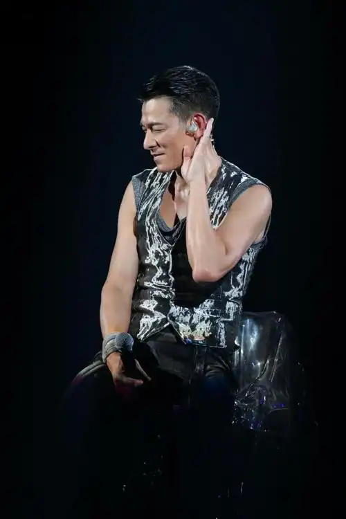 阔别七年mylove刘德华巡回演唱会开春惊喜回归上海