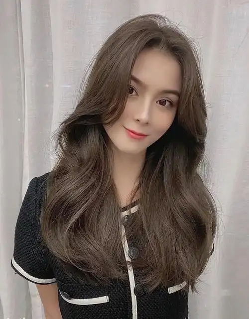 2021最最显白的冷色系发色之一小姐姐冷茶棕色是近几年非常流行的颜色