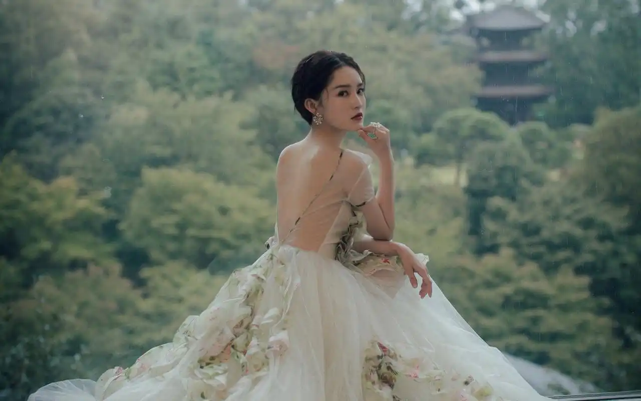 李沁纱裙仙气高清桌面壁纸