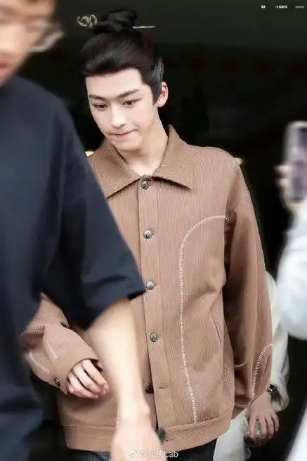 何洛洛_ning 客串的古装剧今日出妆 是剑眉星目的小公子