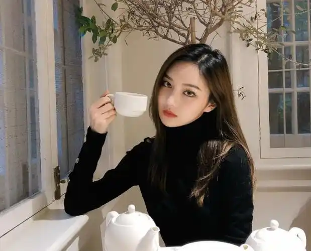 邱欣怡被私生饭跟踪5年,怎么说都没有用,每次回头就能看到他