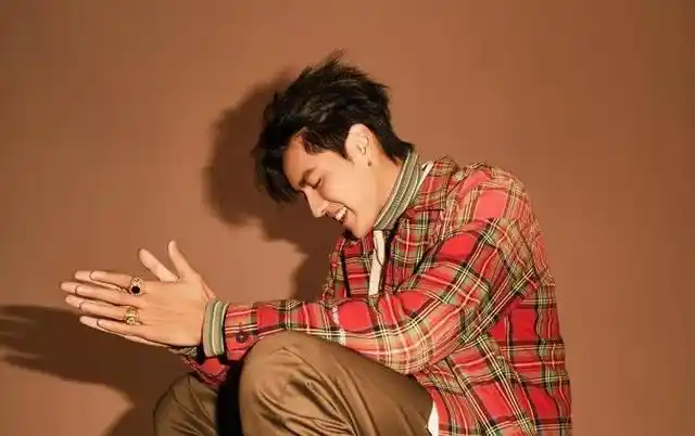 谢娜抽到吴亦凡设计的项链为什么会上热搜?大家如何评论的?