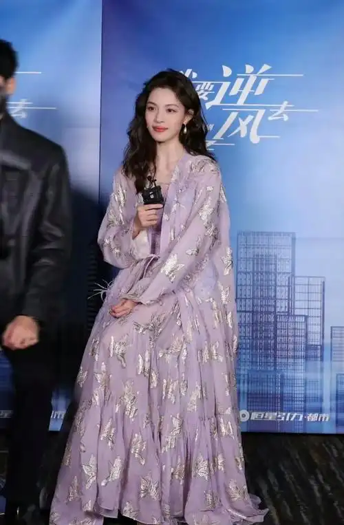 新中式的风又吹到了夏季,跟着倪妮钟楚曦学搭配,古典和时髦并存