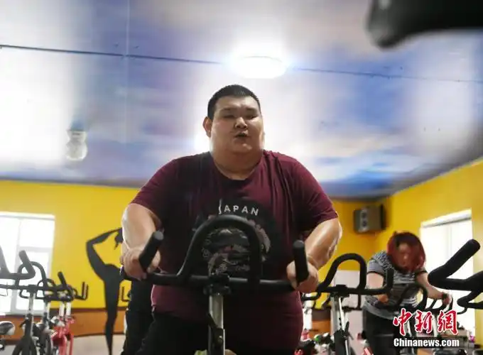 430斤小伙疫情期间闭关减重1216斤