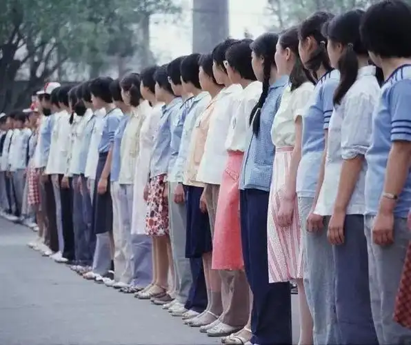 各个年代的校服,你见过多少?下面这些有你穿过的吗?