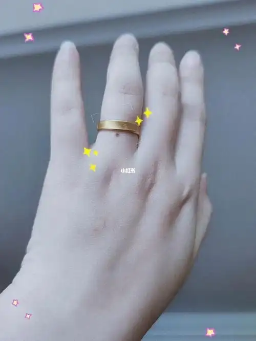 左手无名指上特别的痣