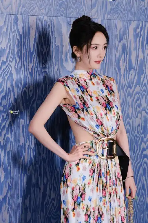 #loewe晚宴##杨幂吴磊同框##杨幂活动生图##杨幂再现月牙笑##杨幂背部