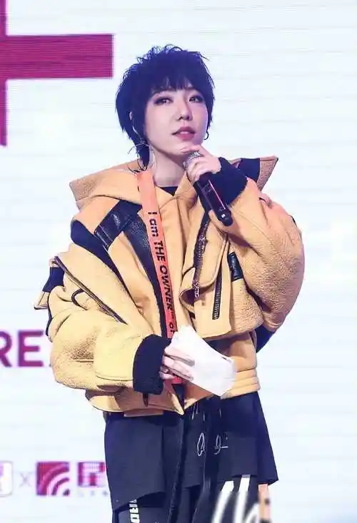 原创事实证明逐渐消失的吴莫愁早已经走上了一条不归路