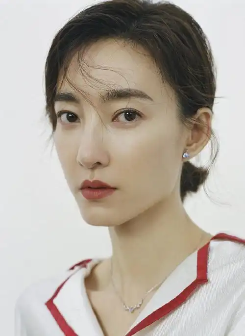 原创素颜女神王丽坤的爱情观,36岁依旧美如花,不嫁富豪嫁"刘备"