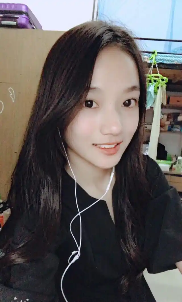 素颜出镜,清纯小美女一枚