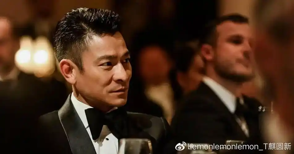 无间道:18年后,60岁华仔逆袭59岁的伟仔,港片却已经日薄西山