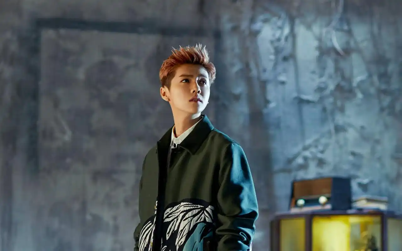 鹿晗清新时尚写真大片桌面壁纸