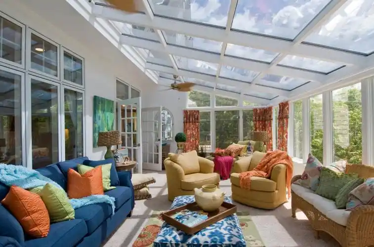 现代简约客厅室内玻璃房装饰效果图