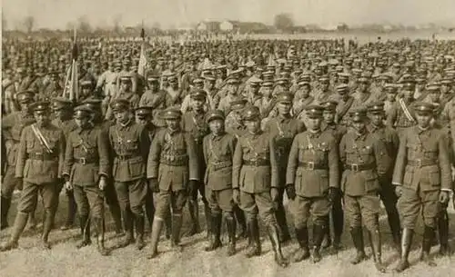 国民党军建军初期,一度以军为战略单位,其中的第4军和第7军还因骁勇