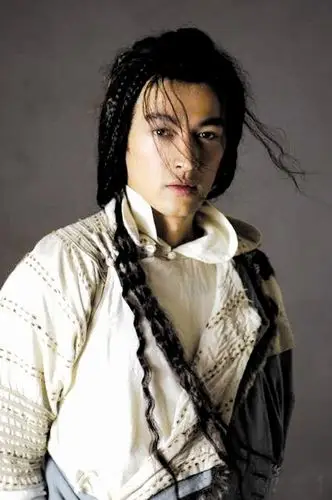 《射雕英雄传》剧组在浙江横店全面复工,伤愈复出的胡歌重新 开始了